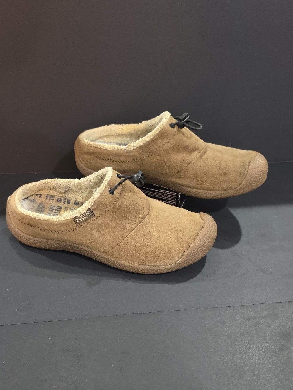 Keen Howser lll Women's Tan Suede Slip-On Clogs with Fleece Lining Size 8